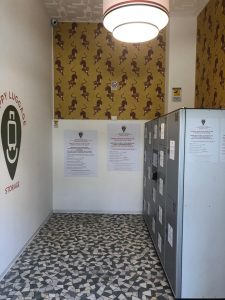Self-service luggage storage Naples central station
